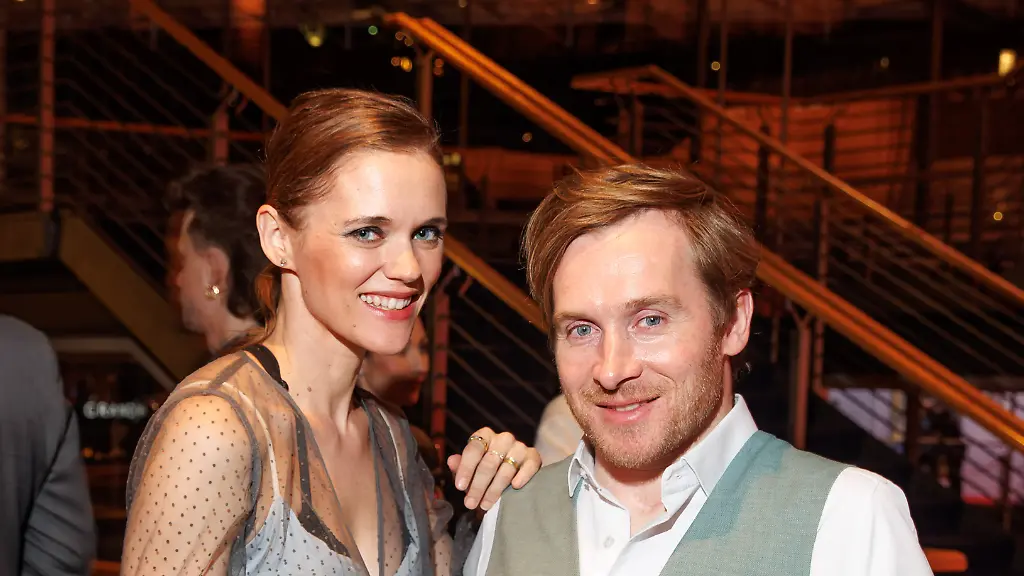 Sarah-Elena-Timpe-und-Samuel-Koch-beim-B-Z-Kulturpreis-2025-im-Theater-am-Potsdamer-Platz-am-08-04-2025-in-Berlin