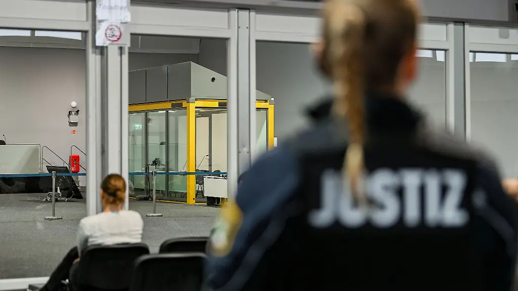 Im-Prozess-zum-Anschlag-werden-weiter-Geschaedigte-als-Zeugen-gehoert