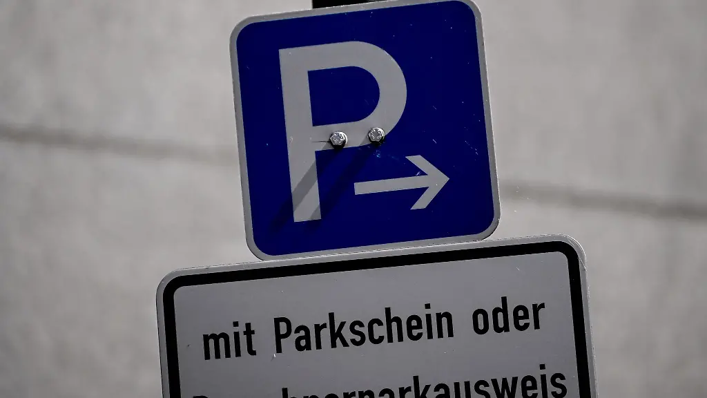 Noch-in-diesem-Jahr-wollte-Verkehrssenatorin-Ute-Bonde-CDU-ein-neues-Gesamtkonzept-zum-Anwohnerparken-vorstellen-Derzeit-sieht-es-nicht-danach-aus-dass-sie-diese-Ankuendigung-einhalten-wird