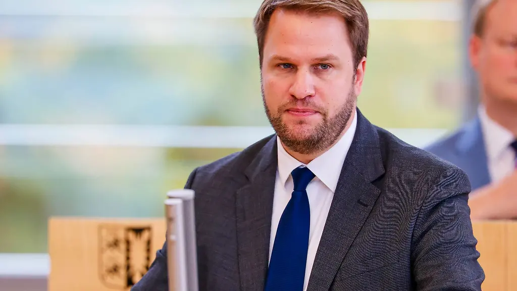 Vogt-fordert-bei-der-Sicherheit-in-Stadien-gezielt-gegen-Gewalttaeter-vorzugehen