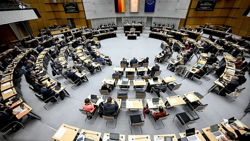 Laut-einer-aktuellen-Umfrage-muessten-CDU-und-SPD-in-Berlin-deutliche-Verluste-hinnehmen