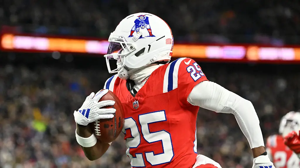 Dec-1-2025-Foxborough-Massachusetts-USA-New-England-Patriots-cornerback-Marcus-Jones-25-returns-a-punt-for-a-touchdown-during-the-first-quarter-against-the-New-York-Giants-at-Gillette-Stadium