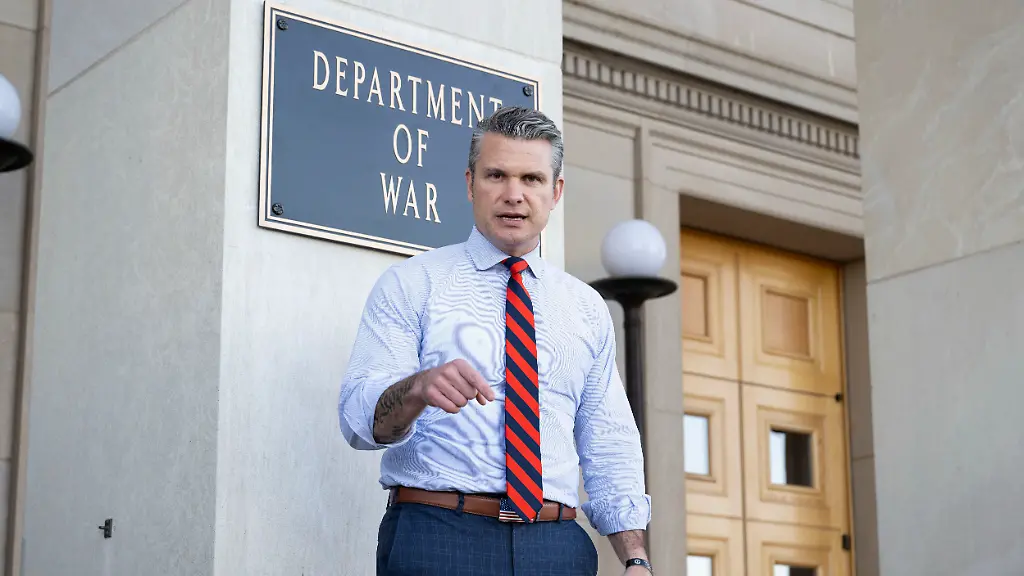 November-13-2025-Washington-Dc-United-States-of-America-U-S-Defense-Secretary-Pete-Hegseth-delivers-remarks-after-the-installation-of-the-Department-of-War-plaque-at-the-River-Entrance-in-front-the-Pentagon-November-13-2025-in-Washington-D-C-President-Trump-ordered-the-change-the-name-although-only-an-act-of-Congress-can-make-it-permanent-Credit-Image-A-Ssgt