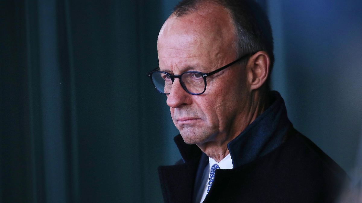 RTL/ntv Trendbarometer: Kanzler Merz ist so unbeliebt wie Scholz an seinem ...