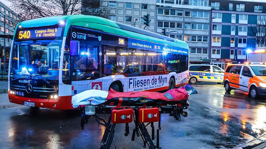 Der-Bus-erfasste-den-Elfjaehrigen-auf-seinem-Weg-zur-Schule