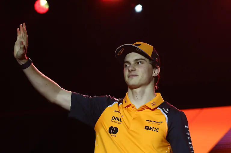 F1-Grand-Prix-Of-Qatar-2025-Oscar-Piastri-of-McLaren-ahead-of-the-Formula-1-Grand-Prix-of-Qatar-at-Lusail-International-Circuit-in-Lusail-Qatar-on-November-30-2025-Doha-Qatar-PUBLICATIONxNOTxINxFRA-Copyright-xJakubxPorzyckix-originalFilename-porzycki-f1grandp251130-npAWX