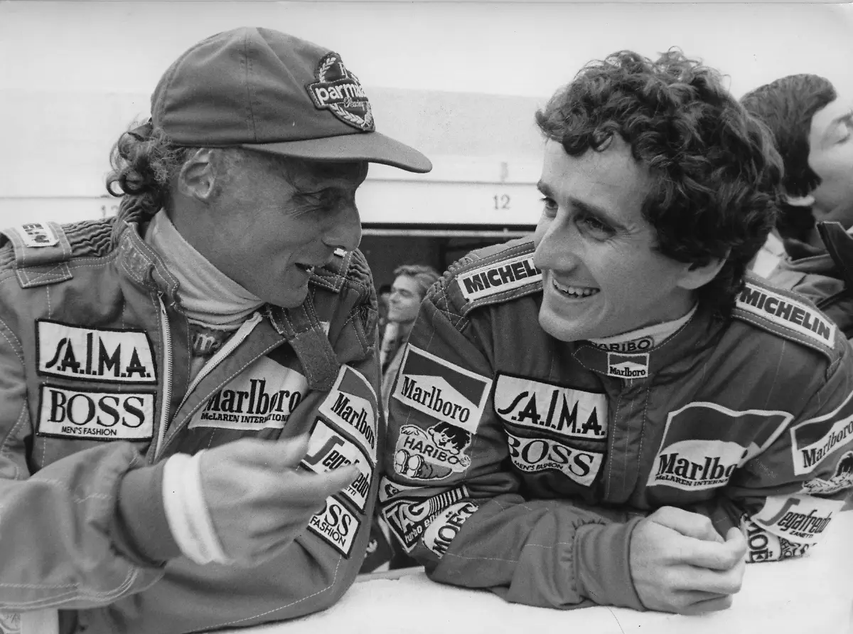 Der-oesterreichische-Rennfahrer-Niki-Lauda-im-Gespraech-mit-Alain-Prost-Estoril-Portugal-20-Oktober-1984