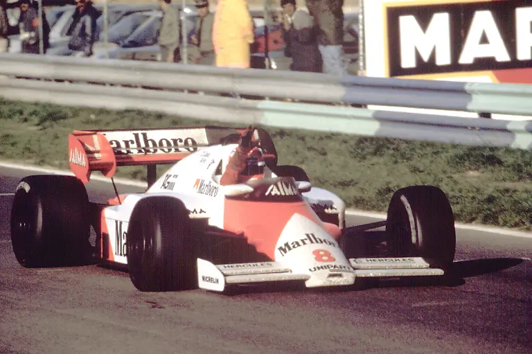 Der-oesterreichische-Rennfahrer-Niki-Lauda-beim-Formel-I-Grand-Prix-in-Estoril-Portugal-21-Oktober-1984-Photographie