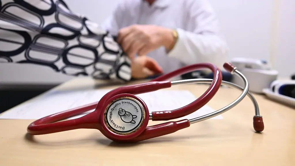 Das-meiste-Geld-geben-Krankenversicherungen-in-Sachsen-Anhalt-fuer-Medikamente-Zahnersatz-oder-orthopaedische-Hilfsmittel-aus