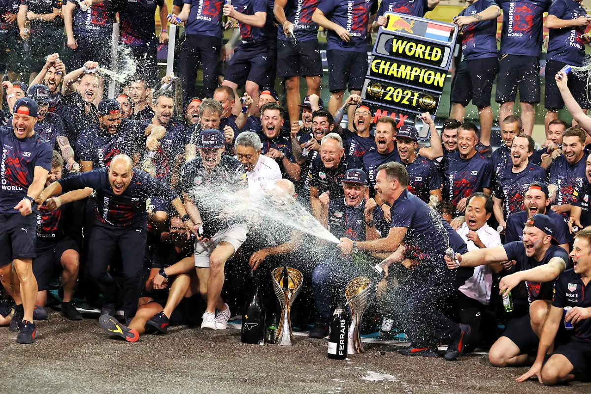 Christmas-Package-2021-It-has-been-another-eventful-year-of-sporting-action-in-2021-Here-the-PA-news-agency-takes-a-look-at-the-sporting-year-through-the-best-pictures-File-photo-dated-12-12-2021-of-Red-Bull-driver-Max-Verstappen-celebrates-with-Red-Bull-team-principle-Christian-Horner-right-and-his-team-in-the-pit-lane-after-becoming-F1-drivers-world-champion-after-winning-the-Formula-One-Abu-Dhabi-Grand-Prix-in-Abu-Dhabi-United-Arab-Emirates-Issue-date-Thursday-December-16-2021-See-PA-story-SPORT-Christmas-Pictures-Photo-credit-should-read-PA-Wire-PA-Wire