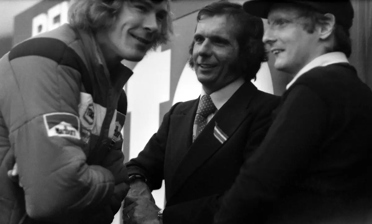 James-Hunt-of-Great-Britain-World-Champion-of-Formula-One-awarded-Racing-Driver-Of-The-Year-1976-by-a-West-German-magazine-during-a-racing-car-exhibition-at-Esses-on-December-6-1976-Left-to-right-James-Hunt-Brazil-s-Emerson-Fittipaldi-and-Austria-s-Niki-Lauda