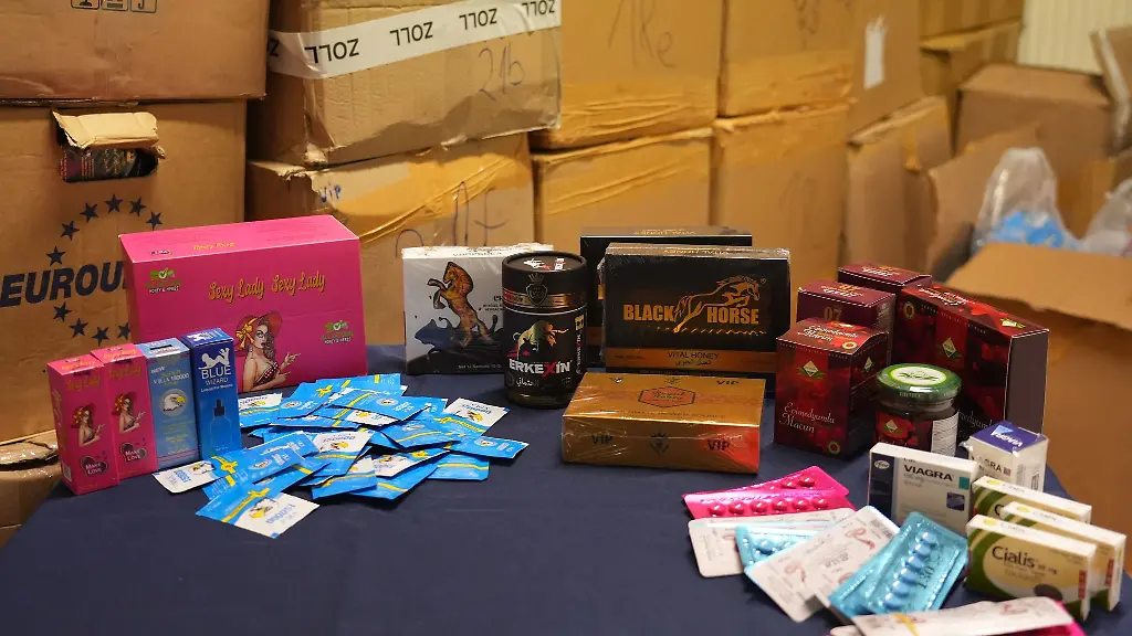 Vermeintlich-natuerliche-Potenzmittel-enthalten-laut-Zoll-oft-versteckte-Wirkstoffe-die-eigentlich-verschreibungspflichtig-sind