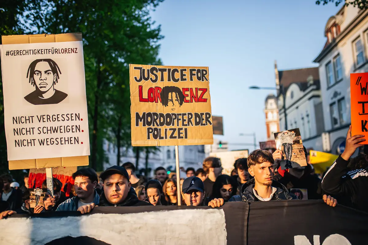 OLDENBURG-GERMANY-APRIL-25-People-gather-to-pay-tribute-to-a-21-year-old-black-man-named-Lorenz-A-who-was-killed-last-Sunday-by-German-police-on-April-25-2025-in-Oldenburg-Germany-Thousands-of-protesters-gathered-in-the-city-center-to-demand-justice-for-the-black-victim-who-was-shot-4-times-by-a-policeman-from-behind-after-he-allegedly-used-tear-gas
