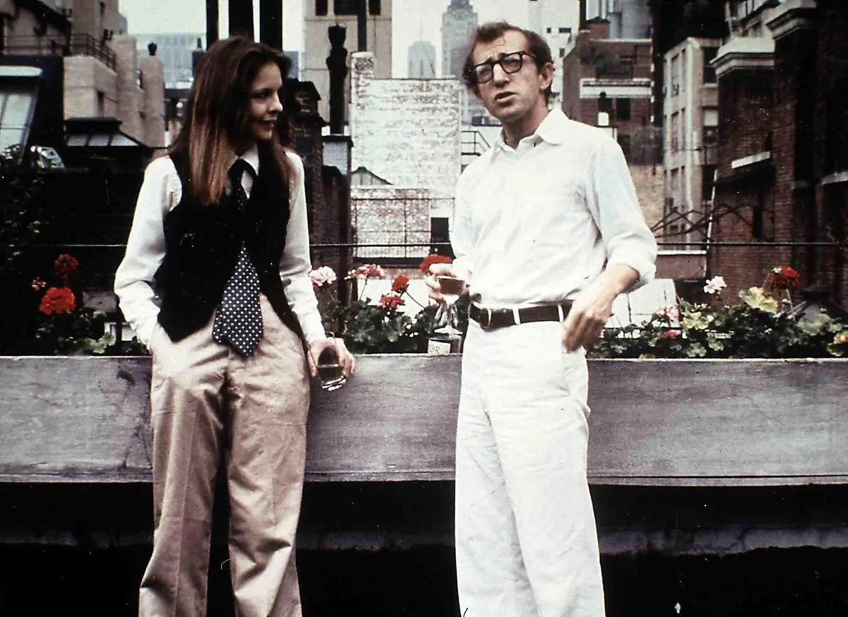 Annie-Hall-1977-Diane-Keaton-Woody-Allen-Der-New-Yorker-Komiker-Alvy-Singer-Woody-Allen-ist-fasziniert-von-seiner-neuen-Bekanntschaft-Annie-Hall-Diane-Keaton