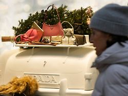 Prada prevzemom Versace ustvarila novo središče luksuzne mode v Milanu