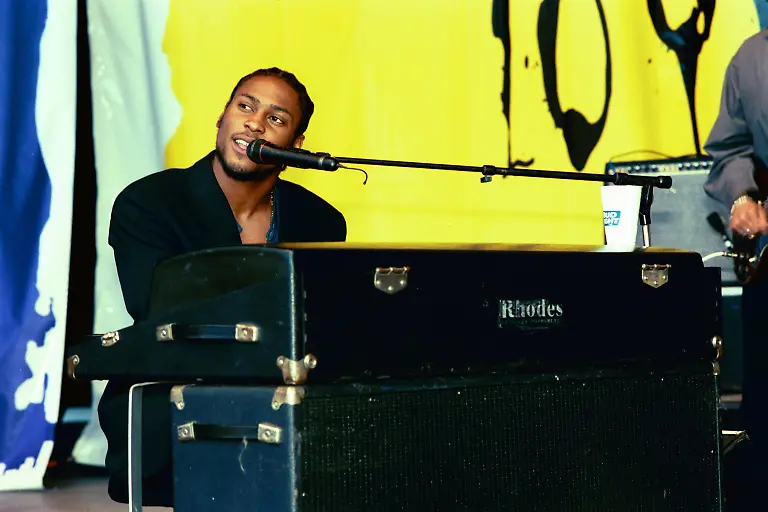 FILE-PHOTO-D-Angelo-Has-Passed-Away-D-Angelo-at-the-KMEL-All-Star-Summer-Jam-in-Mountain-View-CA-August-2000