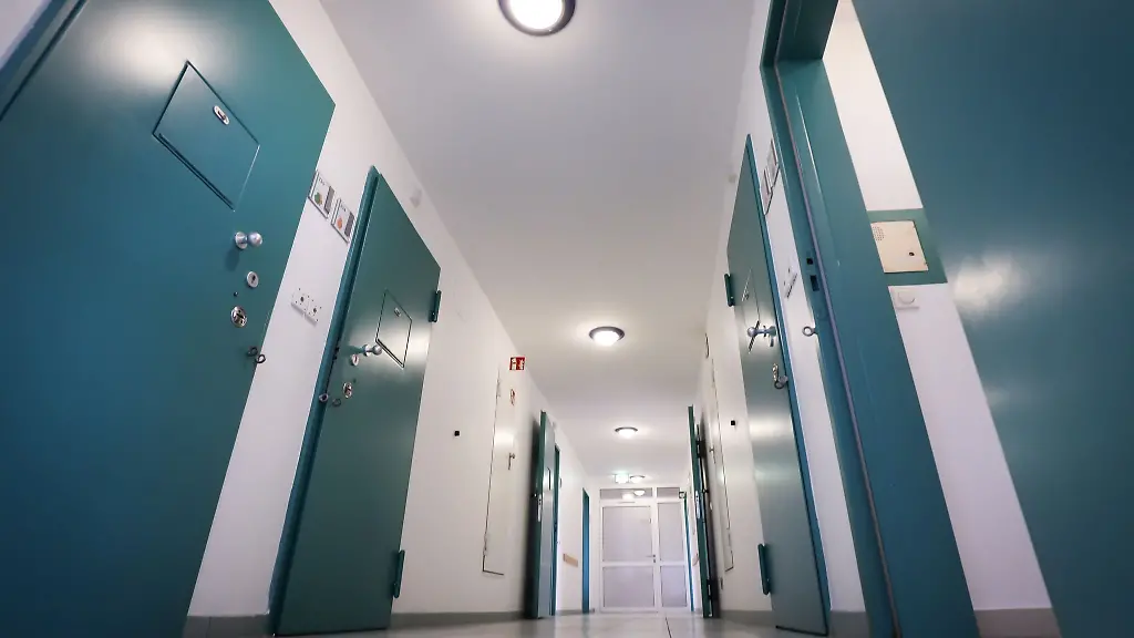 In-dieser-leeren-Jugendarrestanstalt-schieben-derzeit-17-Beamtinnen-und-Beamte-Dienst