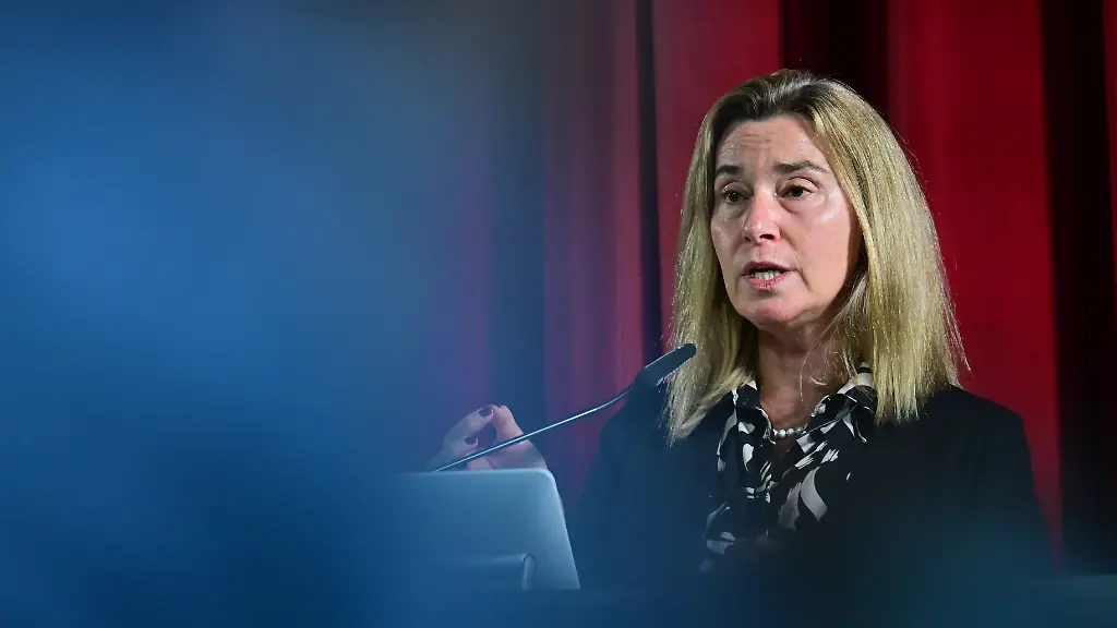 Federica-Mogherini-ehemalige-EU-Aussenbeauftragte-spricht-waehrend-der-ersten-Europaeum-Annual-Lecture-an-der-Freien-Universitaet-Berlin-Die-Veranstaltung-markiert-den-Auftakt-einer-neuen-jaehrlichen-Vortragsreihe-die-kuenftig-jeweils-im-November-an-einer-Partneruniversitaet-des-Netzwerks-stattfinden-wird
