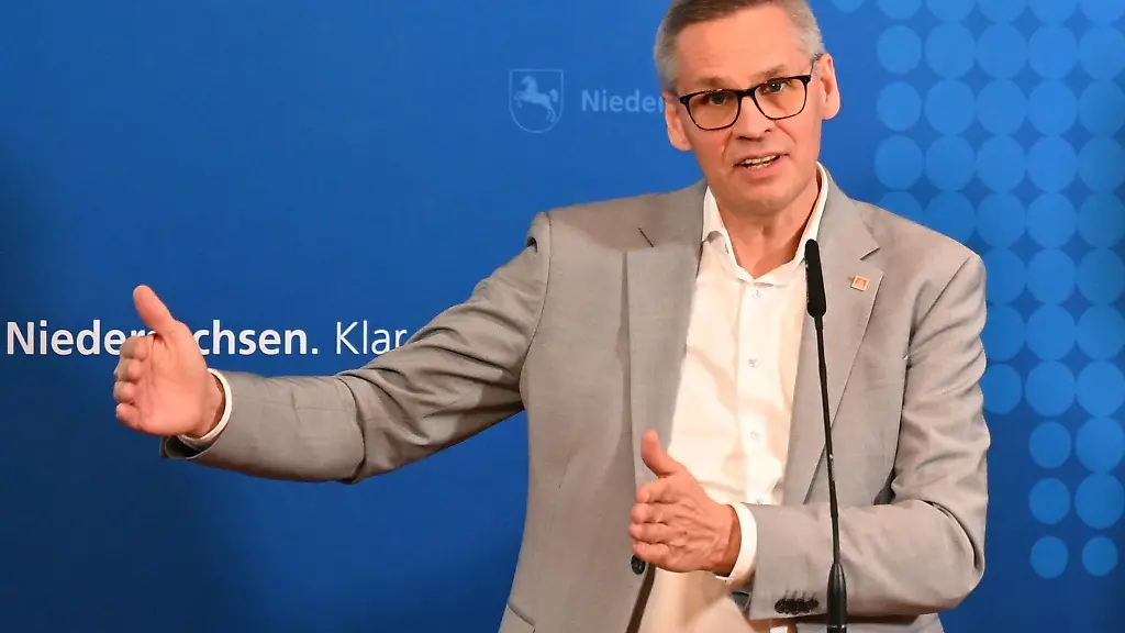 10-000-Jobs-in-der-Industrie-gingen-derzeit-monatlich-in-Deutschland-verloren-warnt-IG-Metall-Bezirkschef-Groeger