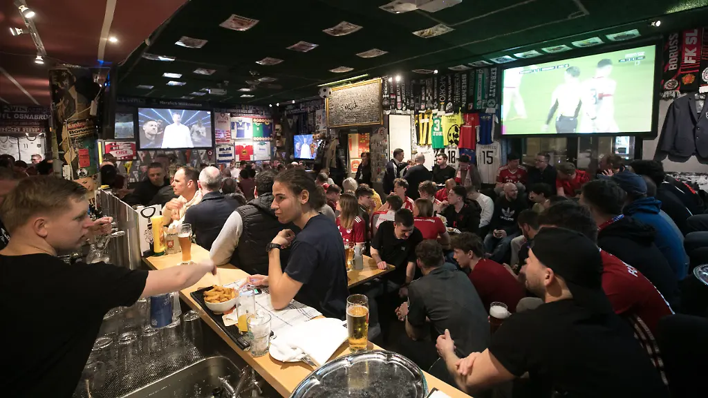 Fussballabend-in-der-Fussball-Kneipe-Stadion-an-der-Schleissheimer-Strasse-82