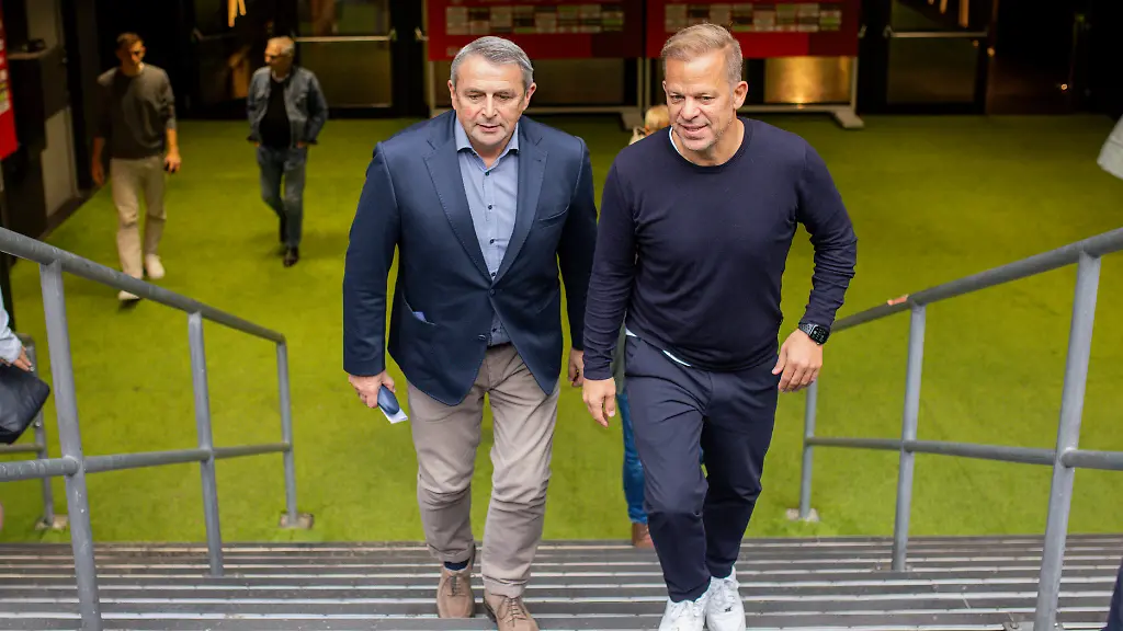 Duesseldorf-Germany-06th-Oct-2025-Markus-Anfang-und-Vorstand-Klaus-Allofs-F95-Markus-Anfang-wird-als-neuer-Trainer-bei-F95-vorgestellt-Fortuna-Duesseldorf-PK-06-10