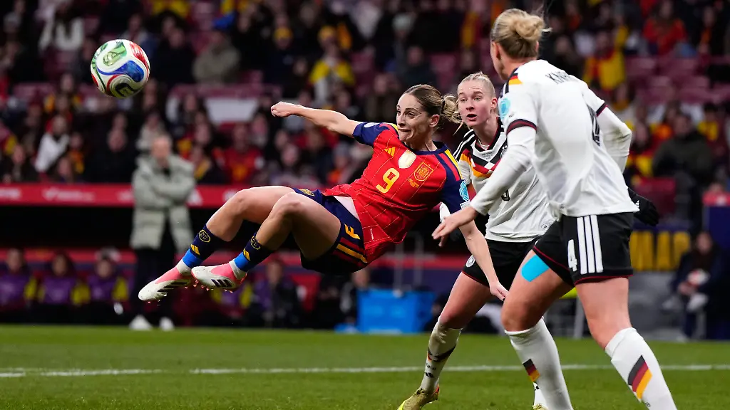 Spain-s-Esther-Gonzalez-attempts-a-shot-at-goal-during-the-Women-s-Nations-League-final-soccer-match-between-Spain-and-Germany-in-Madrid-Tuesday-Dec-2-2025