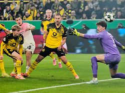 Todesfall während Leipzig-Sieg: BVB beißt sich an Bayer 04 die Zähne aus und fliegt raus