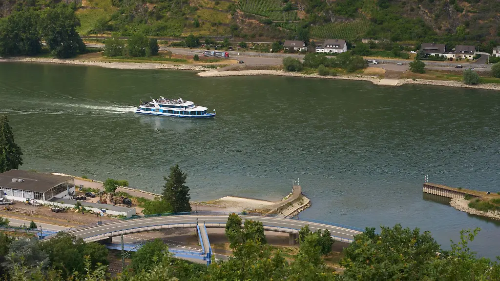 An-dieser-Stelle-soll-die-Bruecke-entstehen