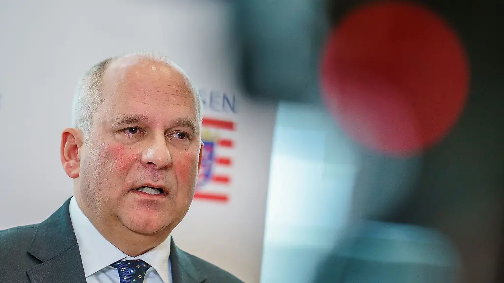 Minister-Wer-rechtskraeftig-wegen-einer-Straftat-verurteilt-wurde-hat-gezeigt-dass-er-die-Rechtsordnung-nicht-vollstaendig-respektiert