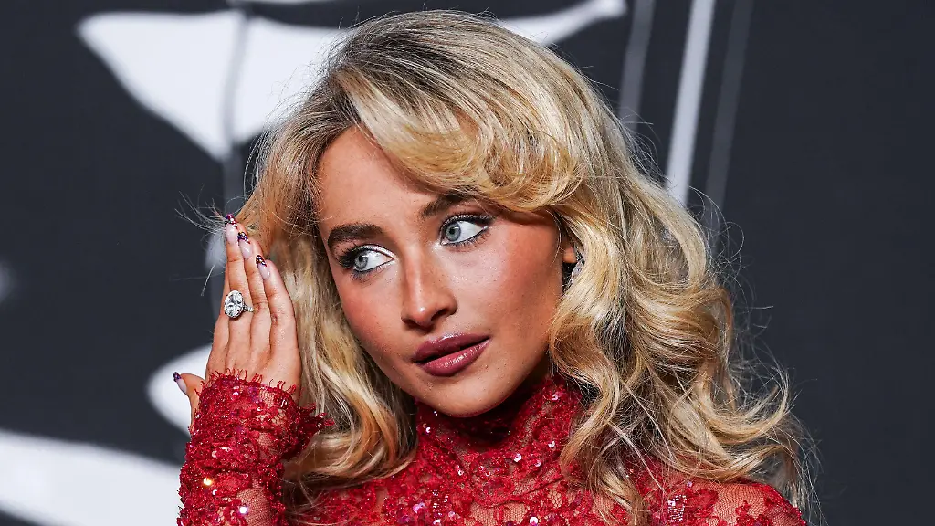 ELMONT-NASSAU-COUNTY-NEW-YORK-USA-SEPTEMBER-07-American-singer-songwriter-and-actress-Sabrina-Carpenter-wearing-Valentino-arrives-at-the-2025-MTV-Video-Music-Awards-held-at-UBS-Arena-on-September-7-2025-in-Elmont-Nassau-County-New-York-United-States