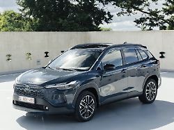 Bekannte Tugenden verfeinert: Toyota Corolla Cross - neue Angebotsstruktur und Optik