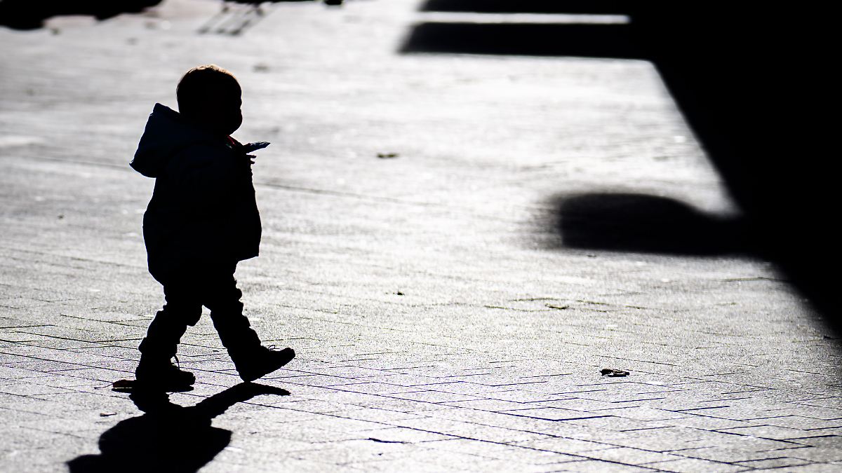 Luxuslehrer-f-r-180-000-Pfund-So-soll-ein-Baby-zum-Gentleman-werden