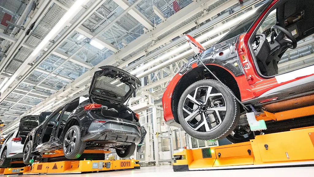 Produktionslinie-Produktion-des-E-Auto-Modells-ID