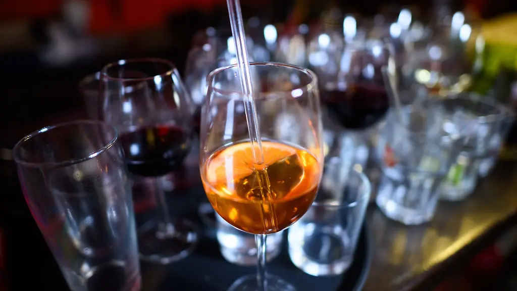 Die-volkswirtschaftlichen-Kosten-alkoholbedingter-Erkrankungen-liegen-laut-Deutscher-Hauptstelle-fuer-Suchtfragen-bei-rund-57-Milliarden-Euro-jaehrlich