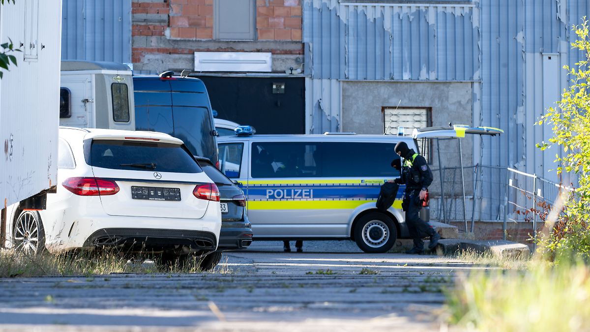 300-Beamte-im-Einsatz-Gro-razzia-bei-Rockerbande-Outlaw-Motocycle-Gangs-