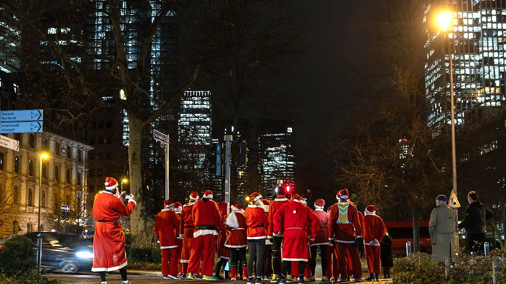 Nikolaeuse-in-der-Bankenstadt-Frankfurt