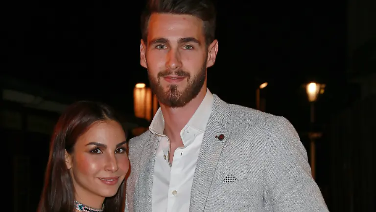 Sila-Sahin-mit-Ehemann-Samuel-Radlinger-Karl-May-Spiele-2017-mit-Old-Surehand-auf-dem-Kalkberg-Bad-Segeberg-24-06