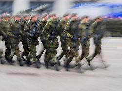 Berlin & Brandenburg: Protest gegen Wehrdienst - Senat pocht auf Schulpflicht