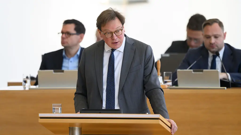 Sachsens-Umweltminister-Georg-Ludwig-von-Breitenbuch-will-die-Wasserversorgung-im-Freistaat-krisenfest-machen