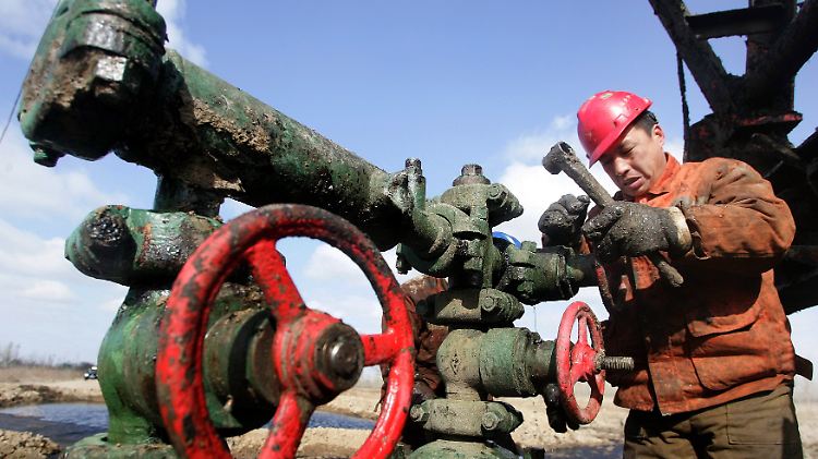 Oel_China_Arbeiter.jpg