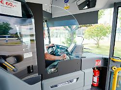 Baden-Württemberg: Mutter rastet nach Busfahrt aus – Fahrer verletzt