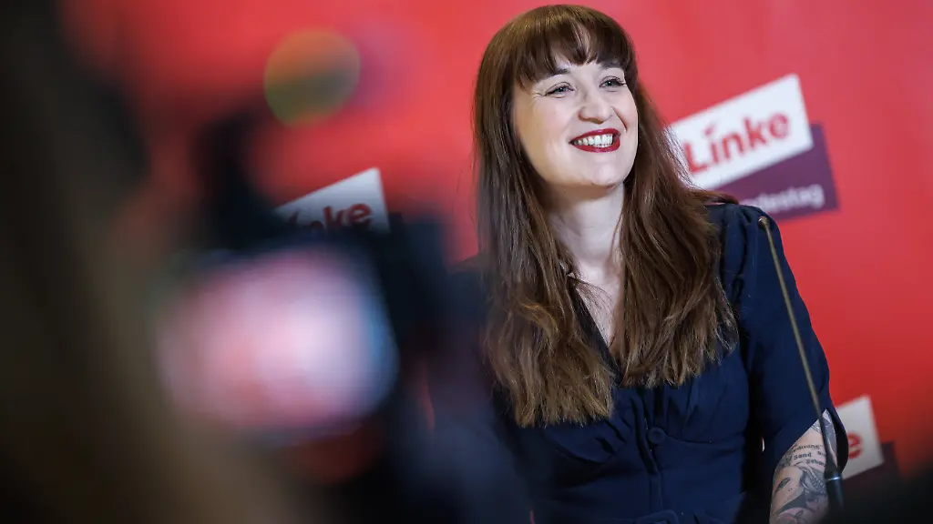 Statement-Die-Linke-Heidi-Reichinnek-bei-einem-Statement-Die-Linke-am-28-11-25-in-Berlin