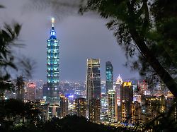 Taiwan Das Zentrum Von Taipei Mit Dem Wolkenkratzer Taipei 101 Bei Nacht