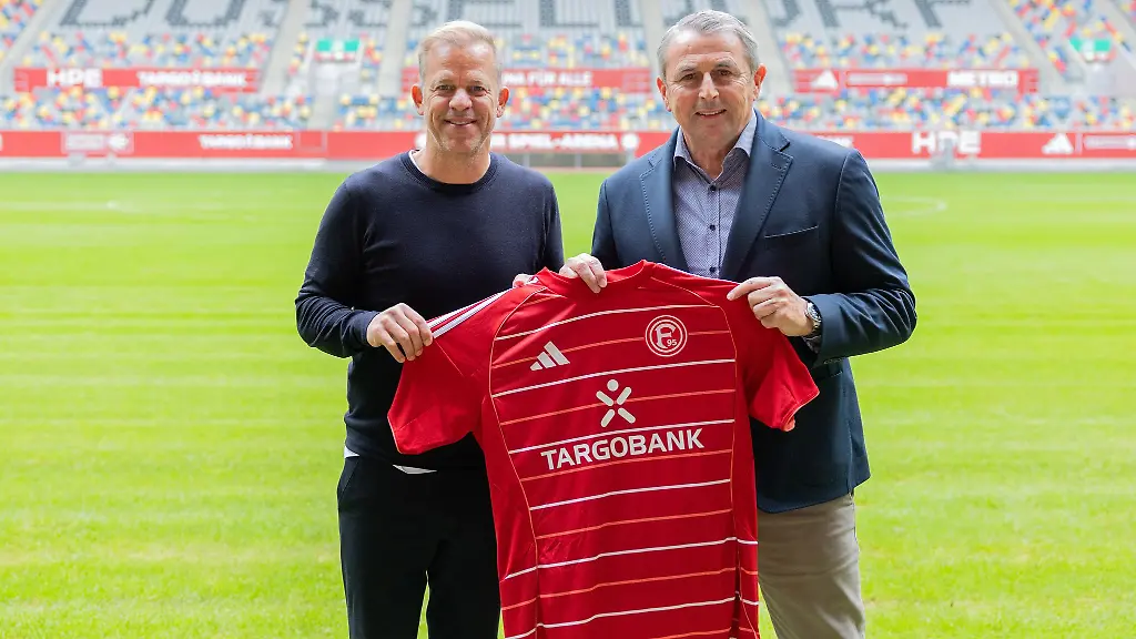 Allofs-und-Anfang-bei-der-Trainervorstellung