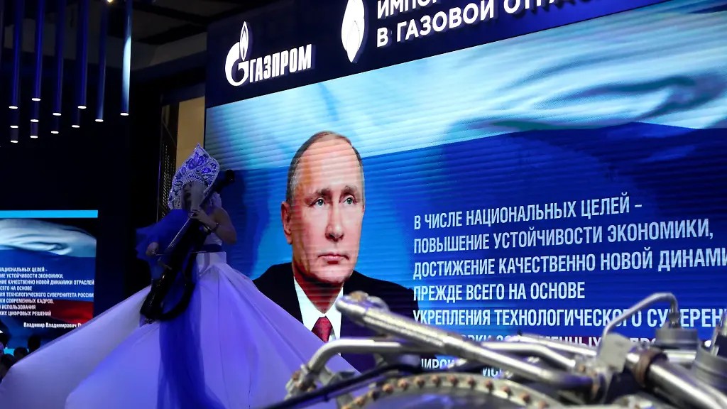Russian-Federation-Saint-Petersburg-Expoforum-The-St-Petersburg-International-Gas-Forum-The-President-of-the-Russian-Federation-Vladimir-Putin-on-the-screen