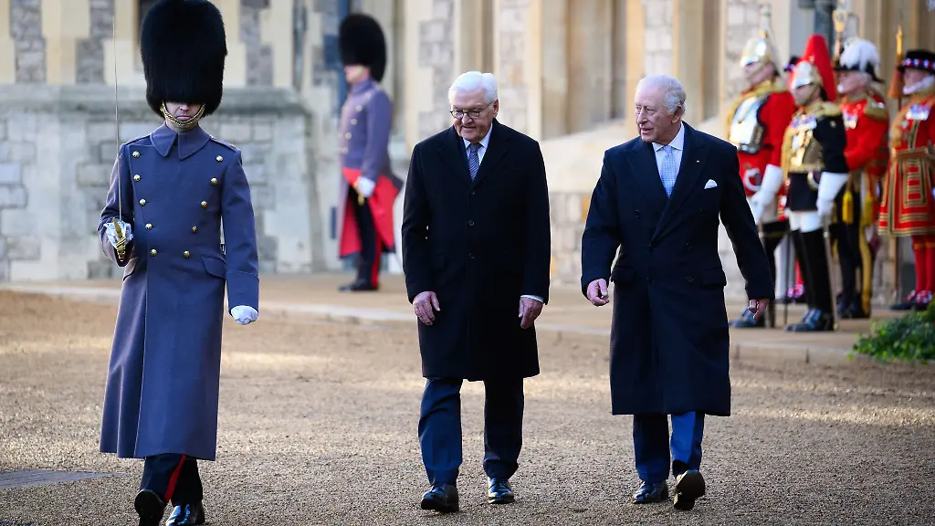 Bei-seinem-Staatsbesuch-in-Grossbritannien-hat-Steinmeier-auch-einen-Nussknacker-aus-dem-Erzgebirge-im-Gepaeck