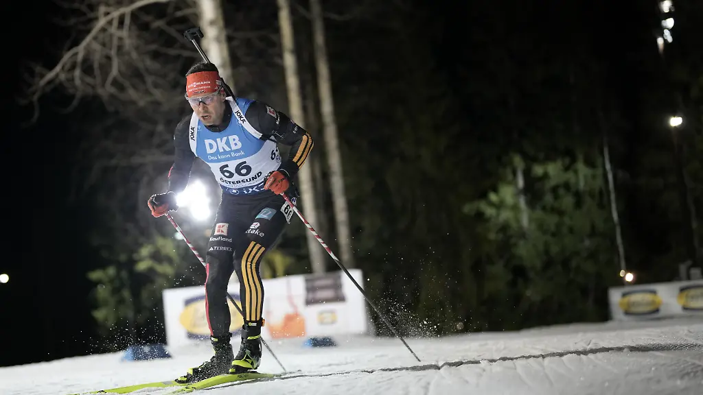 OeSTERSUND-SVERIGE-20251203-Tysklands-Philipp-Nawrath-under-herrarnas-20-km-vid-vaerldscuptaevlingarna-i-skidskytte-pa-Oestersunds-skidstadion-i-Oestersund-Sverige-3-december-2025