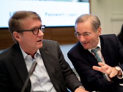 Russland-Kontakte erweitert: Platzeck und Pofalla sollen erneut bei Geheimtreffen Kreml-Vertraute getroffen haben