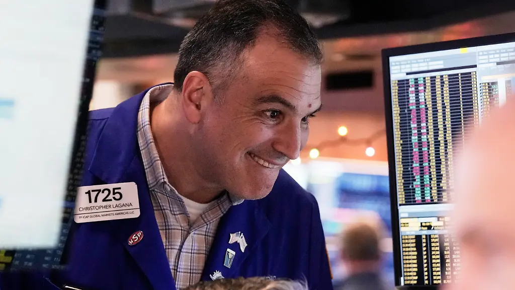 Trader-Chris-Lagana-works-on-the-floor-of-the-New-York-Stock-Exchange-Tuesday-Dec-2-2025