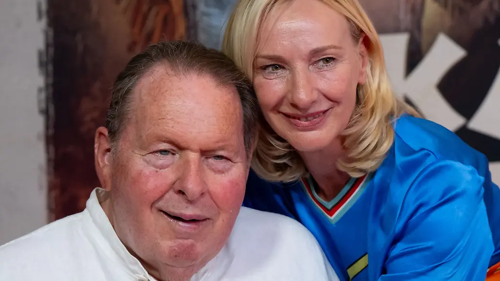 Kabarettist-Ottfried-Fischer-hier-mit-seiner-Frau-Simone-kann-nach-eigenen-Worten-mit-Moderator-Thomas-Gottschalk-mitfuehlen